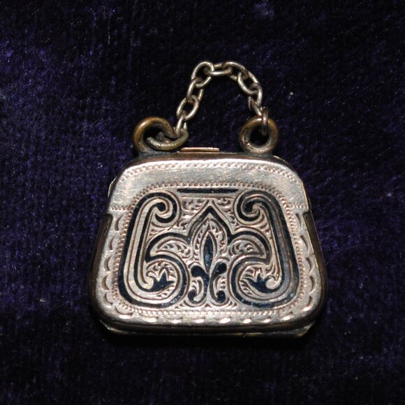 Jewelry - Antique Victorian Two-Sided Engraved Gold-filled Purse Locket Taille d'Épargne